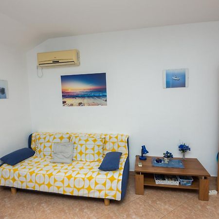 Apartment Rb Omišalj Buitenkant foto
