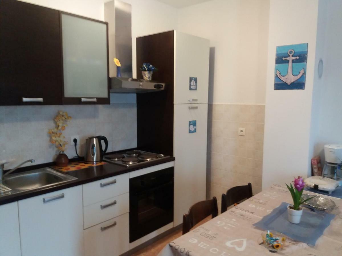 Apartment Rb Omišalj Buitenkant foto